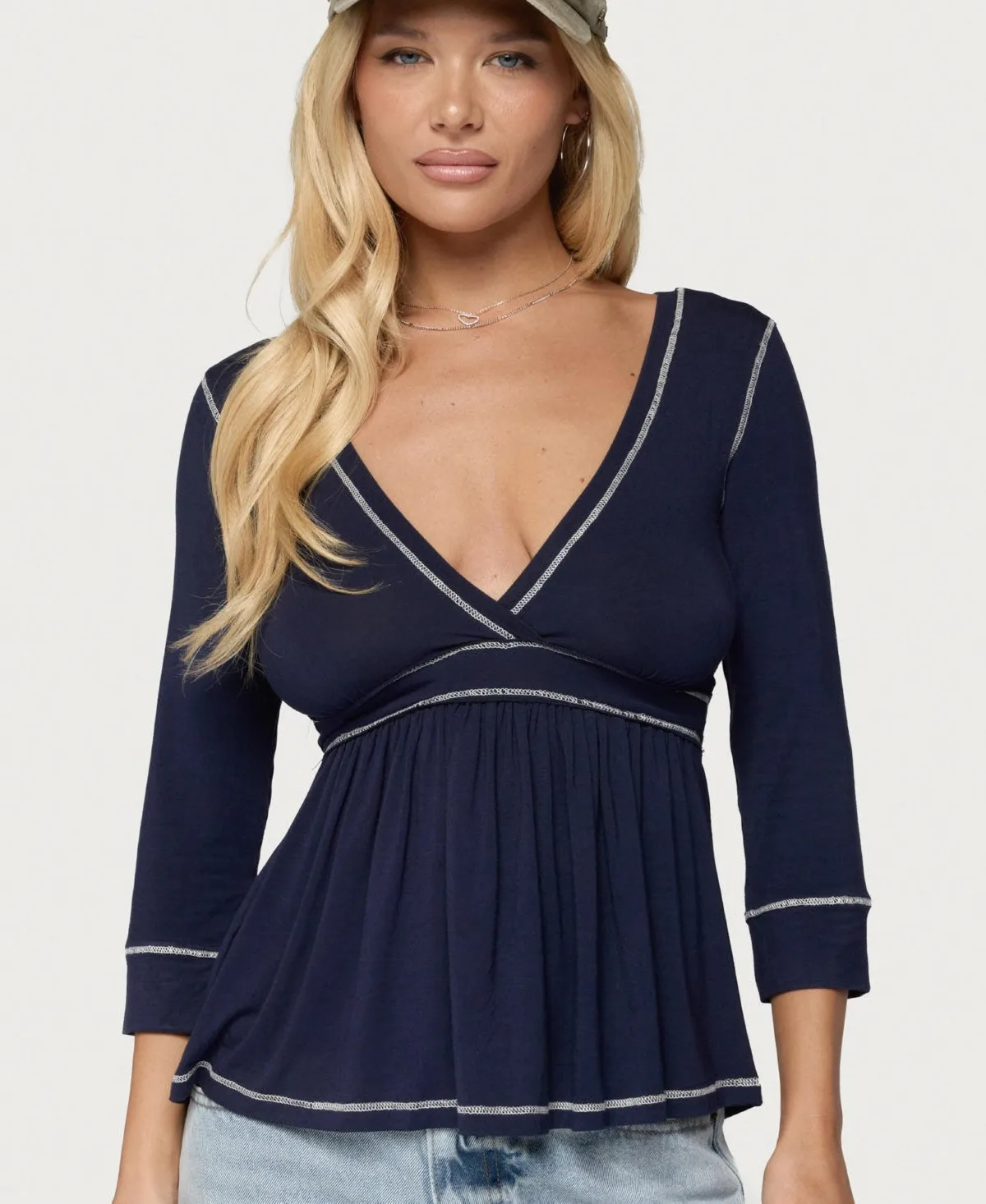Parah Babydoll 3/4-Sleeve V-Neck Top by Edikted