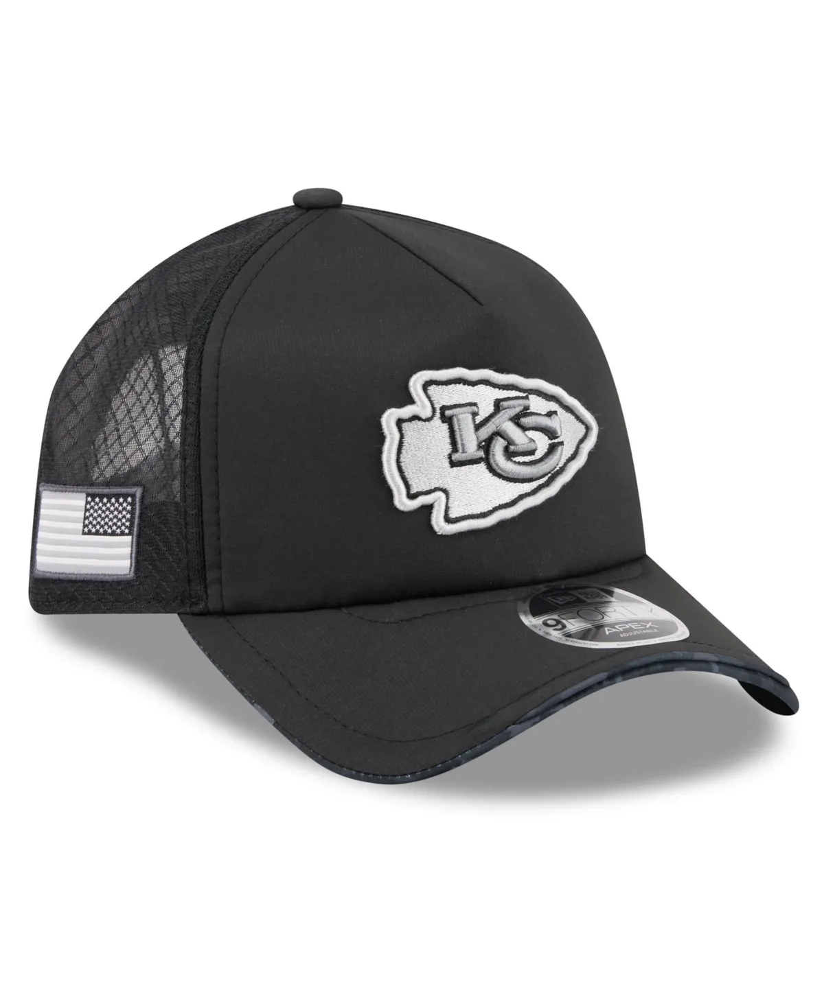 Kansas City Chiefs 2026 Salute to Service Apex 9FORTY Adjustable Trucker Hat