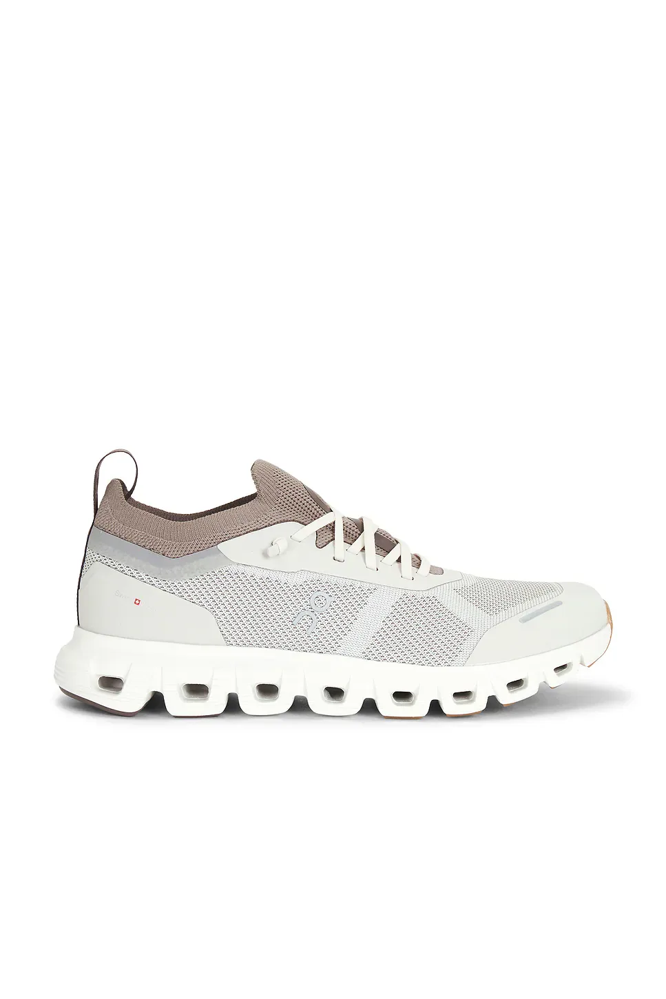 Cloud 6 Versa Sneaker by On