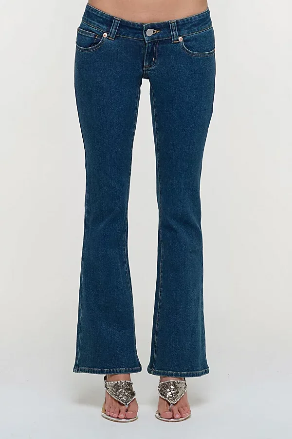 00 Super Low Kick in Yasmin by Abrand Jeans