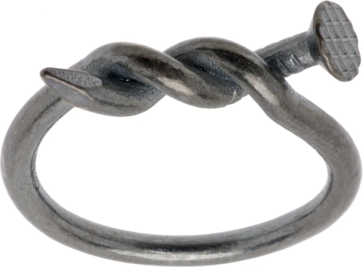 Nail Ring by Guidi