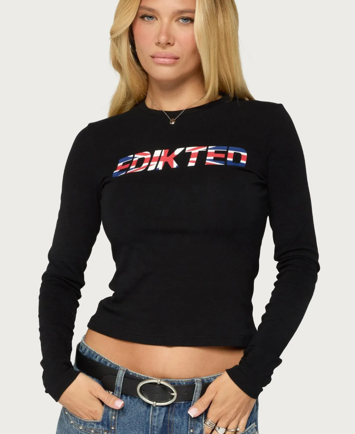London Graphic Long-Sleeve Crewneck T-Shirt by Edikted