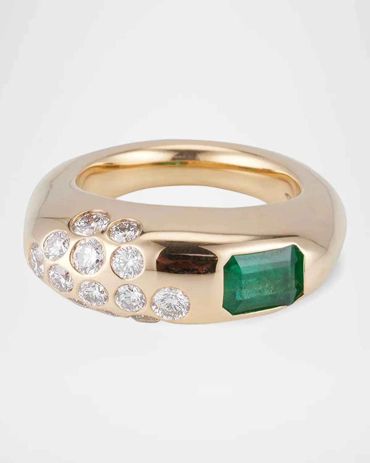 18K Yellow Gold Dowry Ring with Emerald-Cut Stone and Diamonds