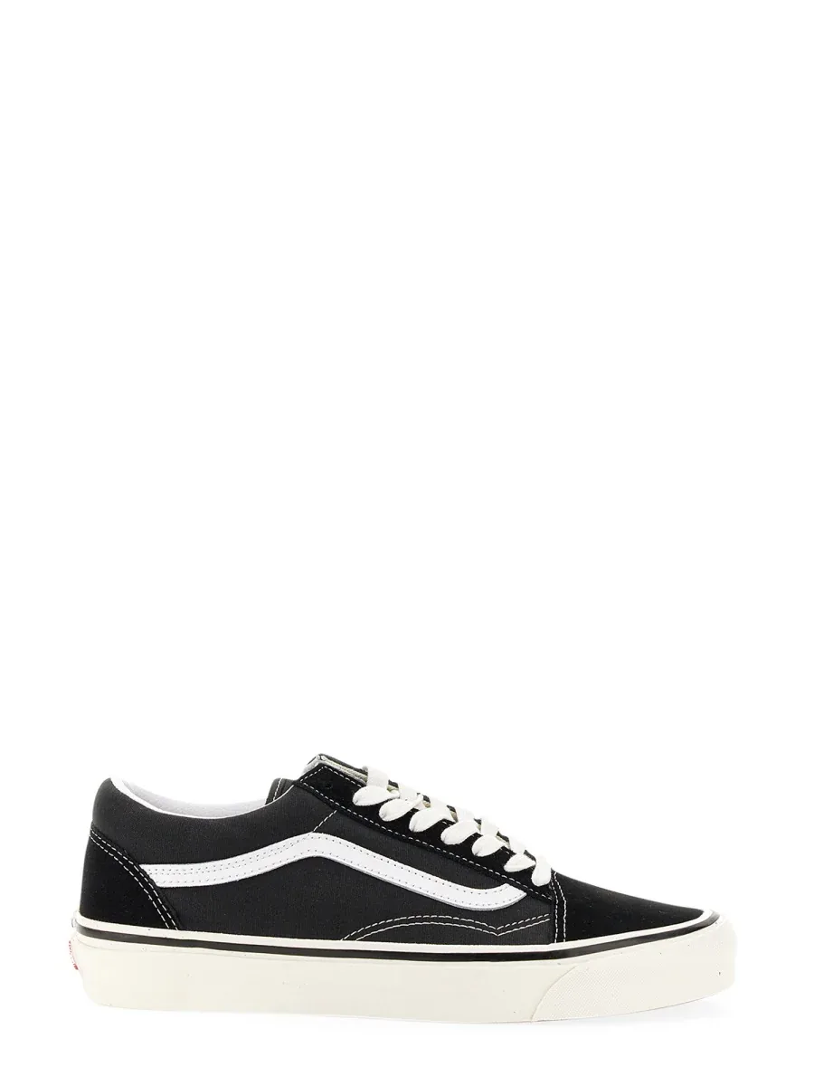 Sneaker by Vans