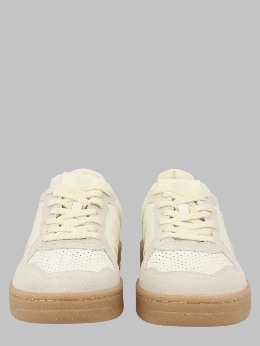 Sneaker by Veja