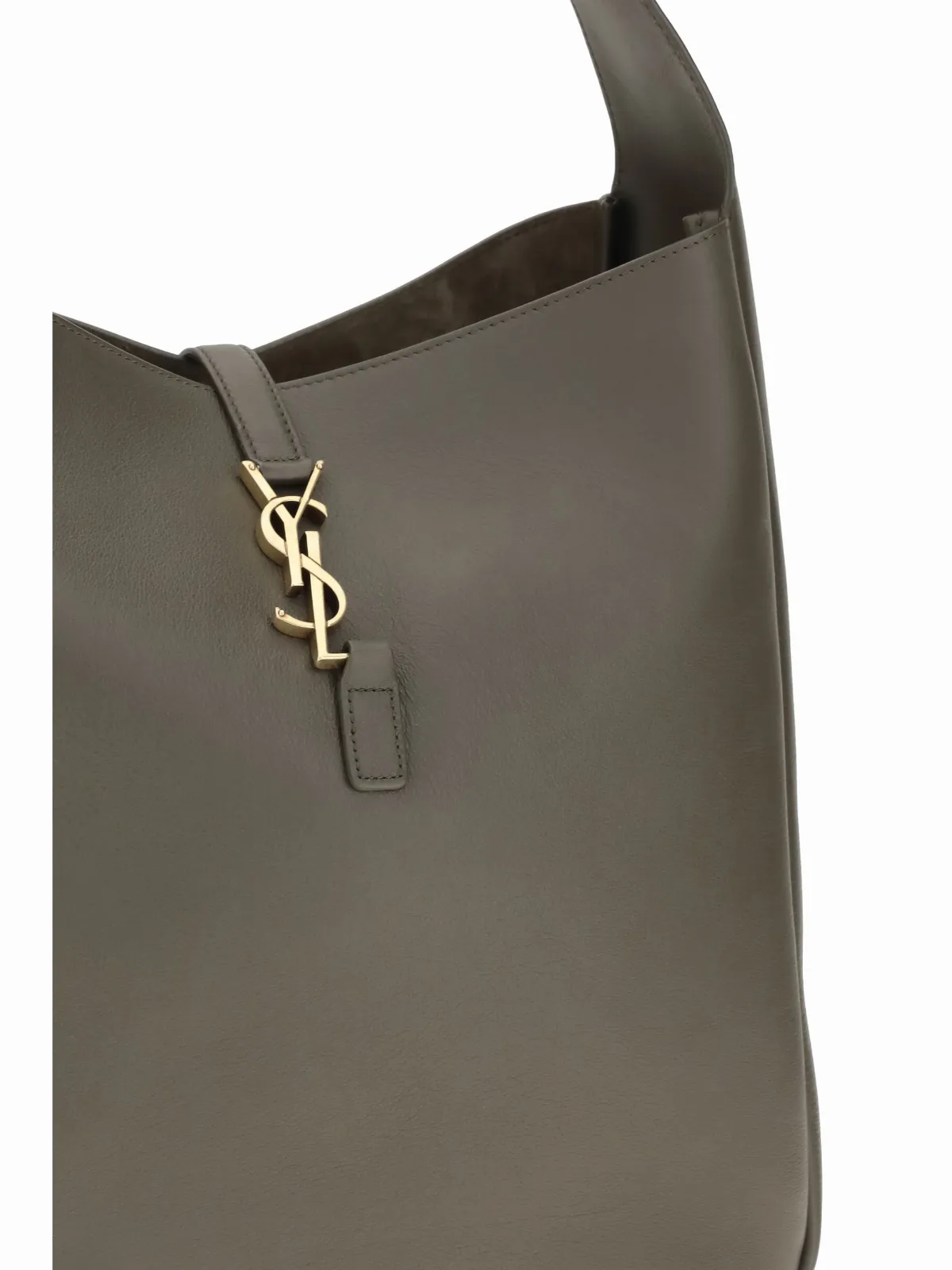 Le 5 À 7 Shoulder Bag by Saint Laurent