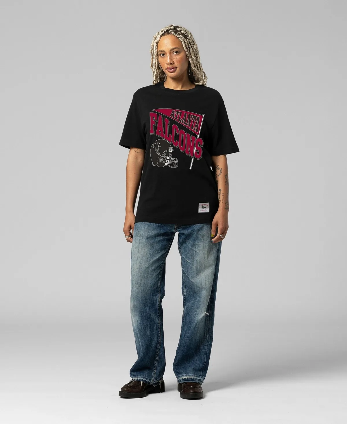Atlanta Falcons Team Dynamic Boyfriend T-Shirt by Mitchell & Ness