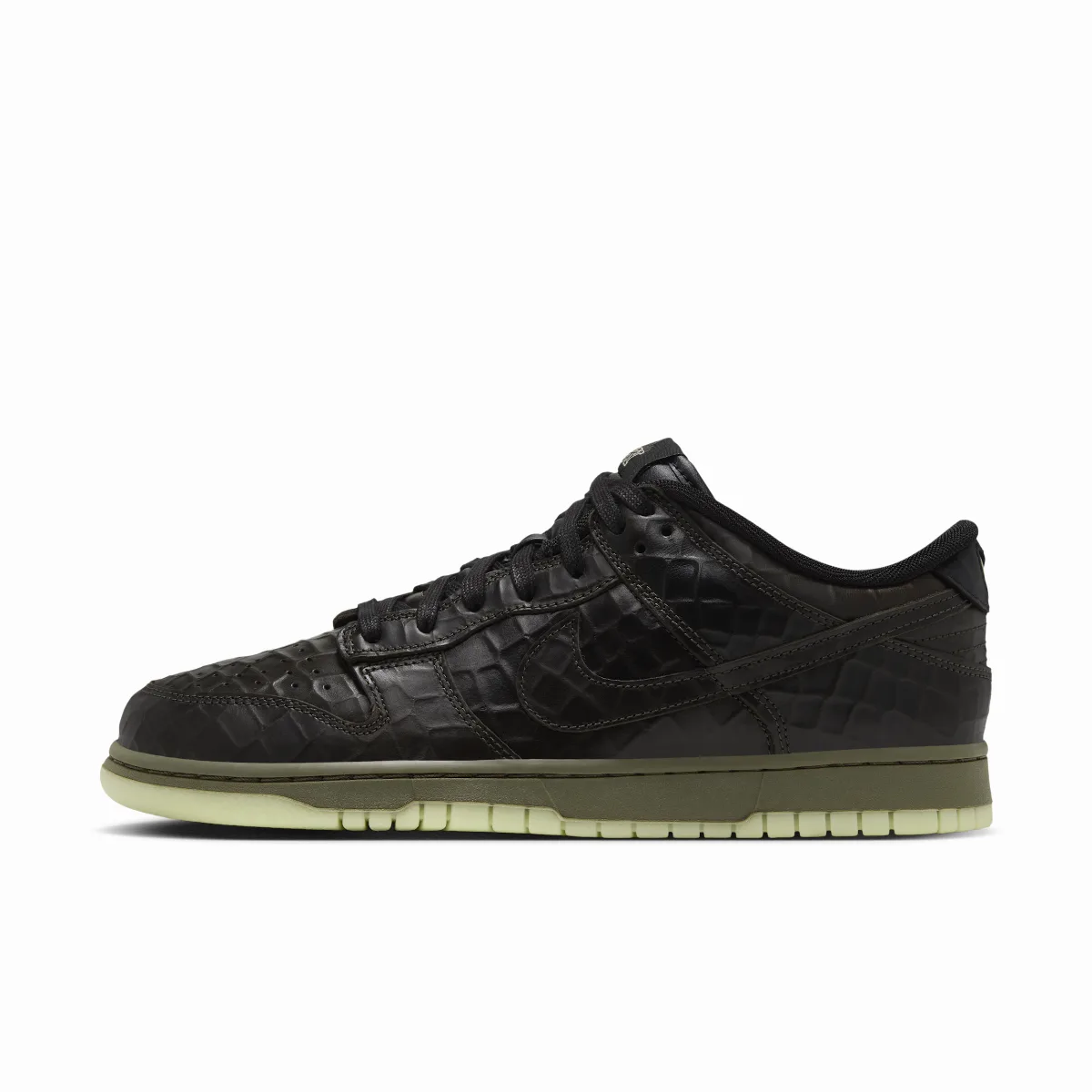 Dunk Low Premium Halloween Shoes by Nike