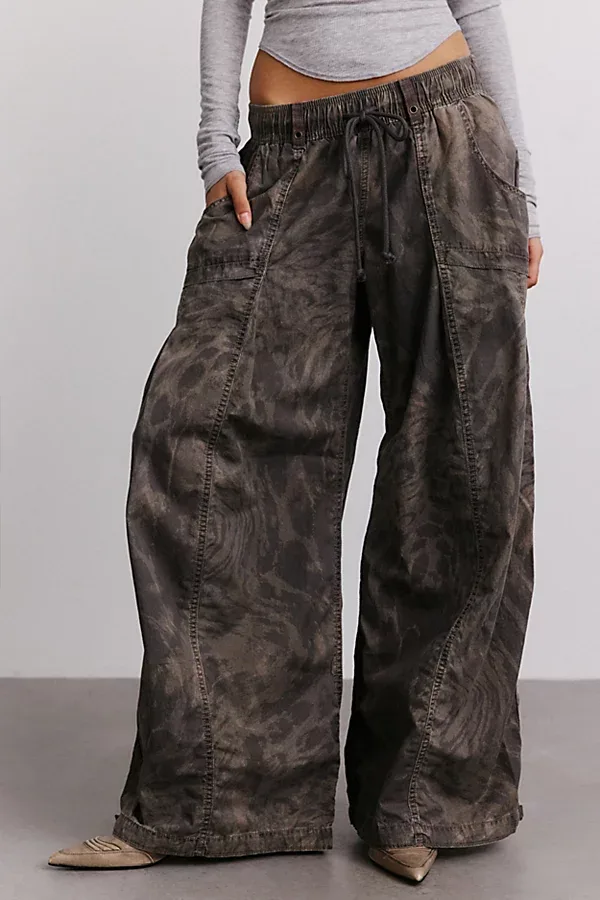 Sunridge Mid-Rise Cargo Balloon Pants by BDG