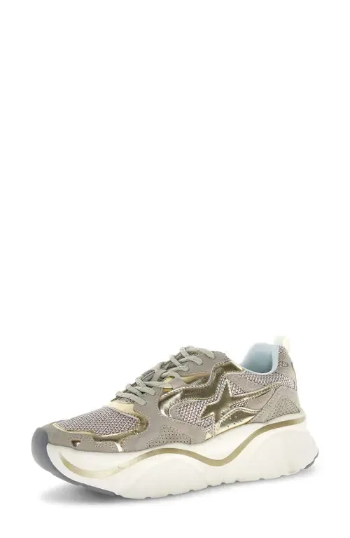 Mia Sneaker by W6YZ