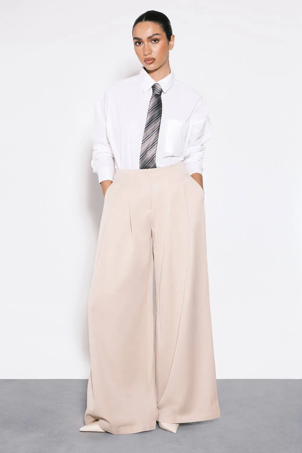 Tailored Pleated Low Rise Wide Leg Trousers - Stone by boohoo