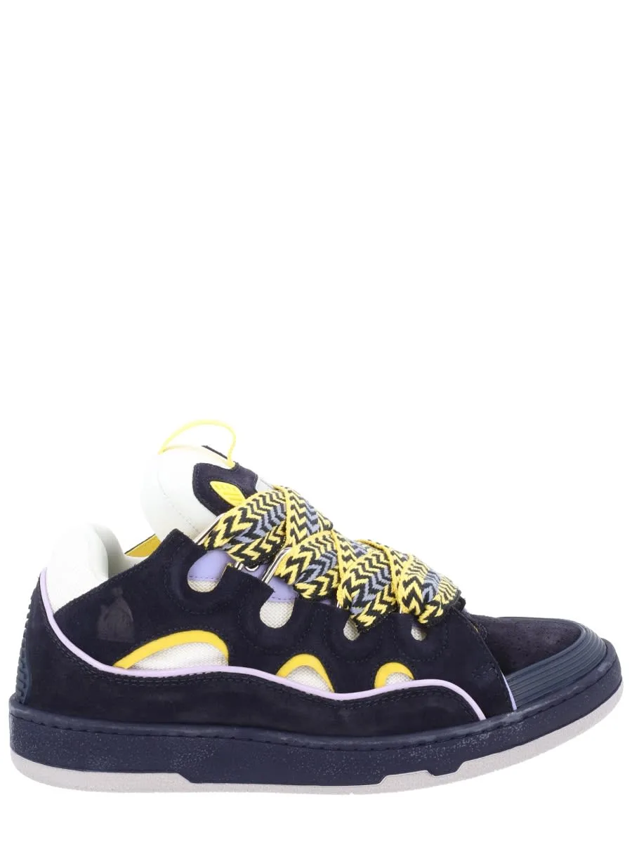 Sneaker curb