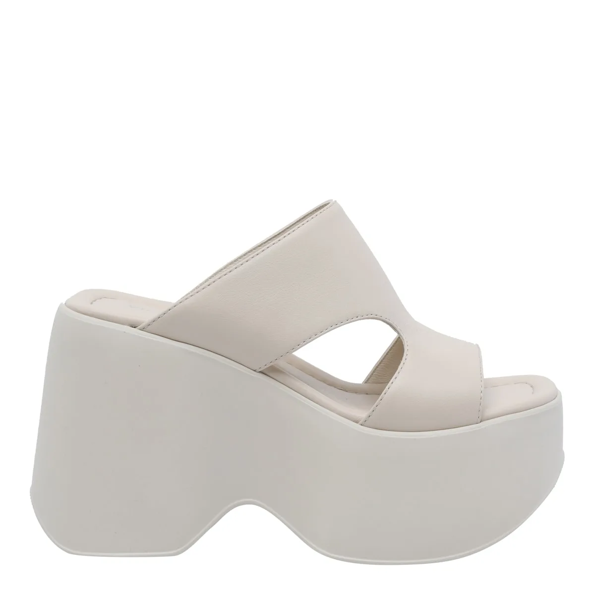 Plateau Travel Sandals