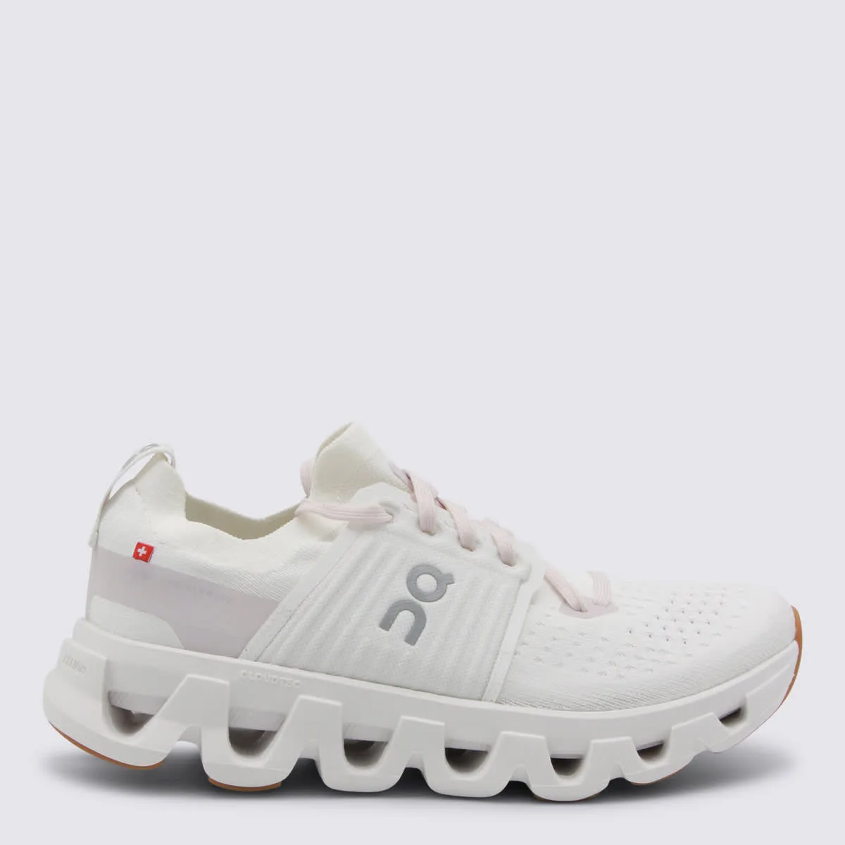 White And Lily Cloudswift 4 Sneakers
