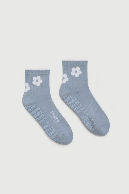 Flora Ankle Grip Socks at Nordstrom, Size by Fraise