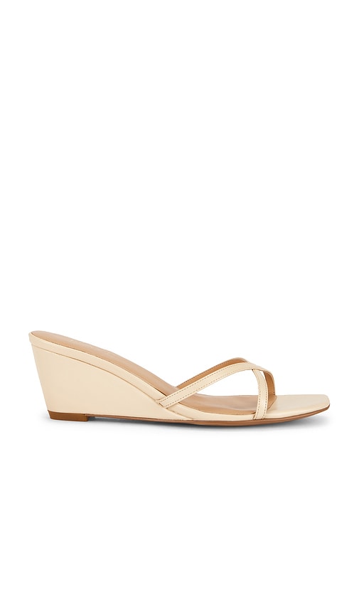 Clarice Wedge in Beige.