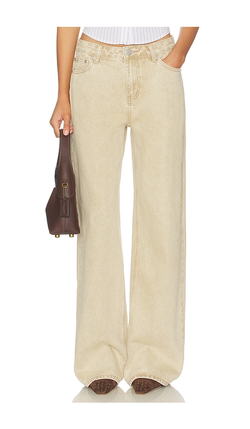 Leif Jean in Beige.