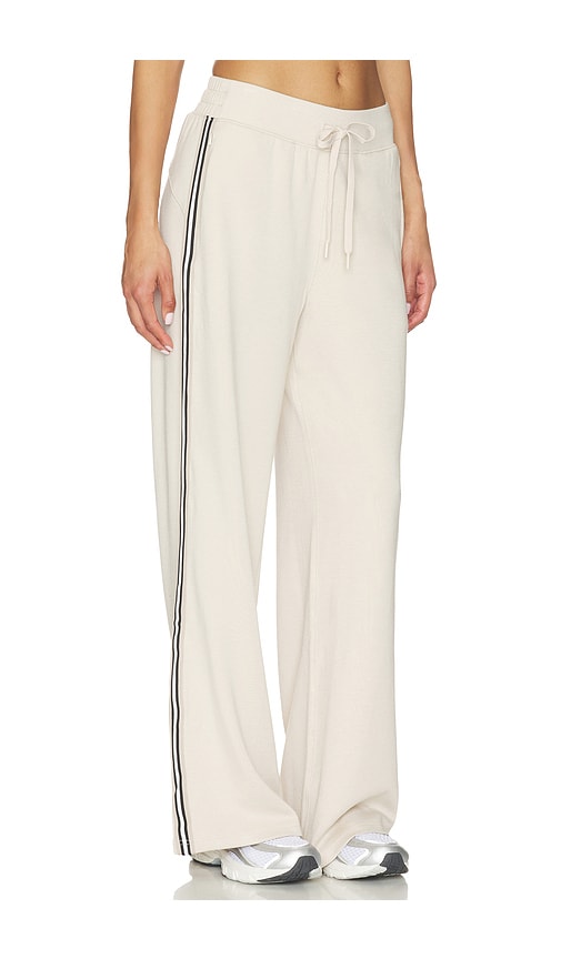 Blake Pant in Beige.