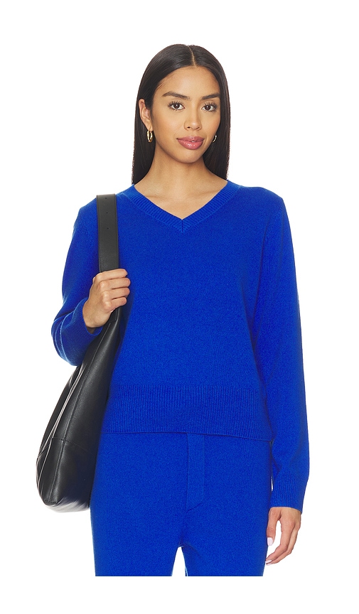 Tove V-neck Sweater in Royal.