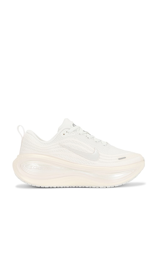 Vomero Plus ESS Sneaker in White.