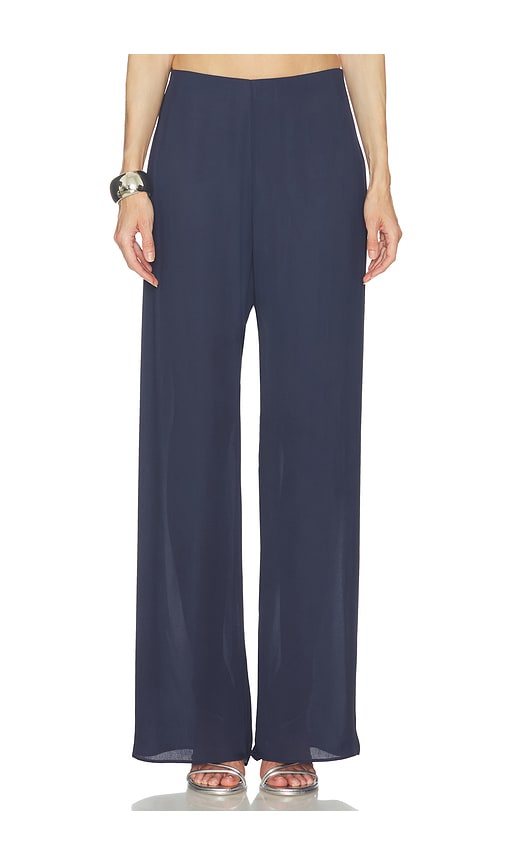 Sara Pant in Navy.