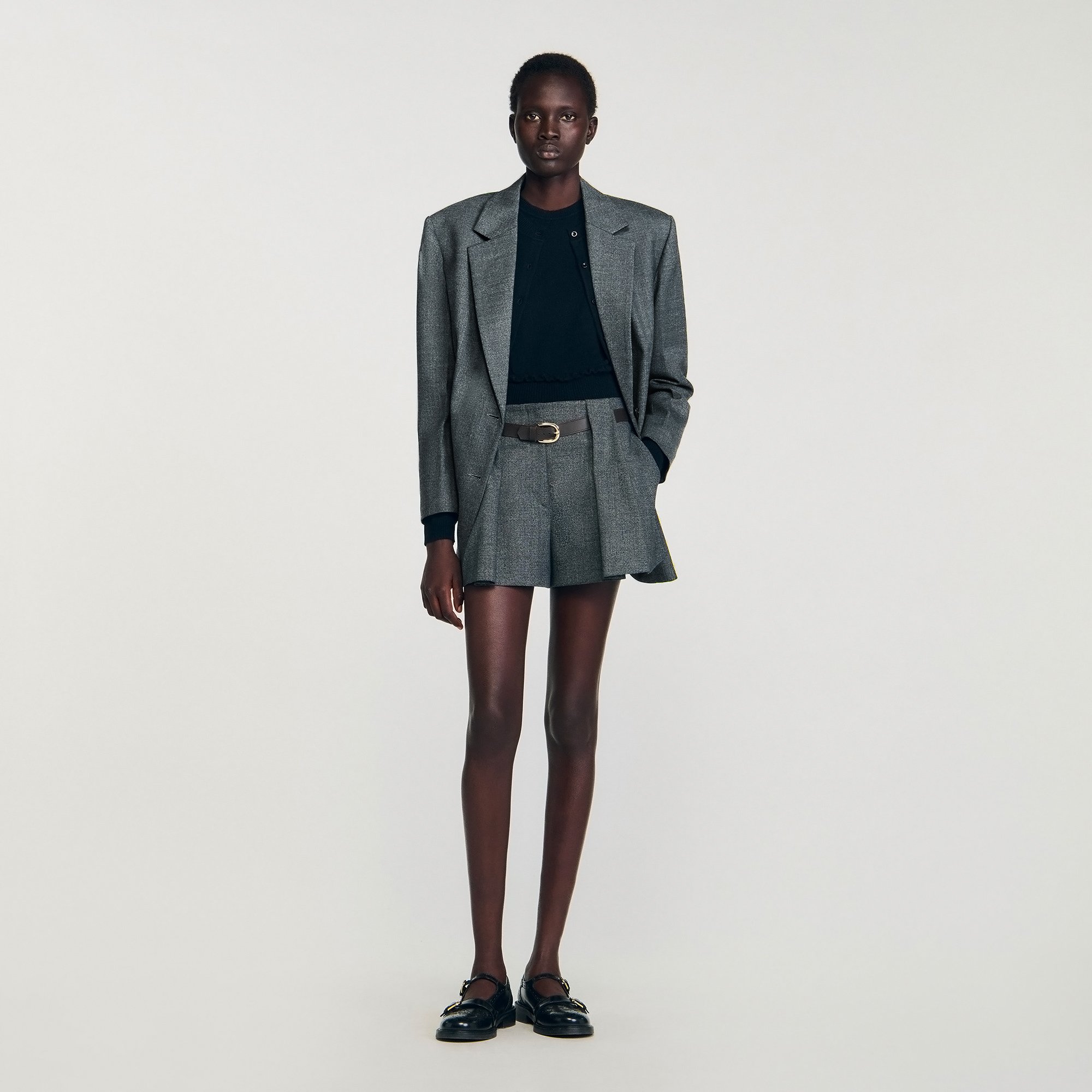 Pleated shorts with belt