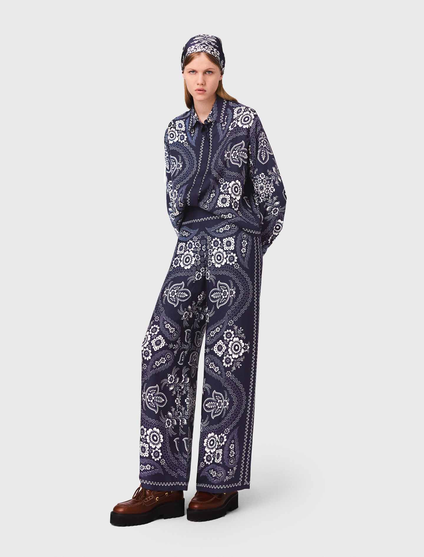 Woman's viscose Flowing bandana print pants for Fall/Winter, size Medium, in color Navy bandana print /