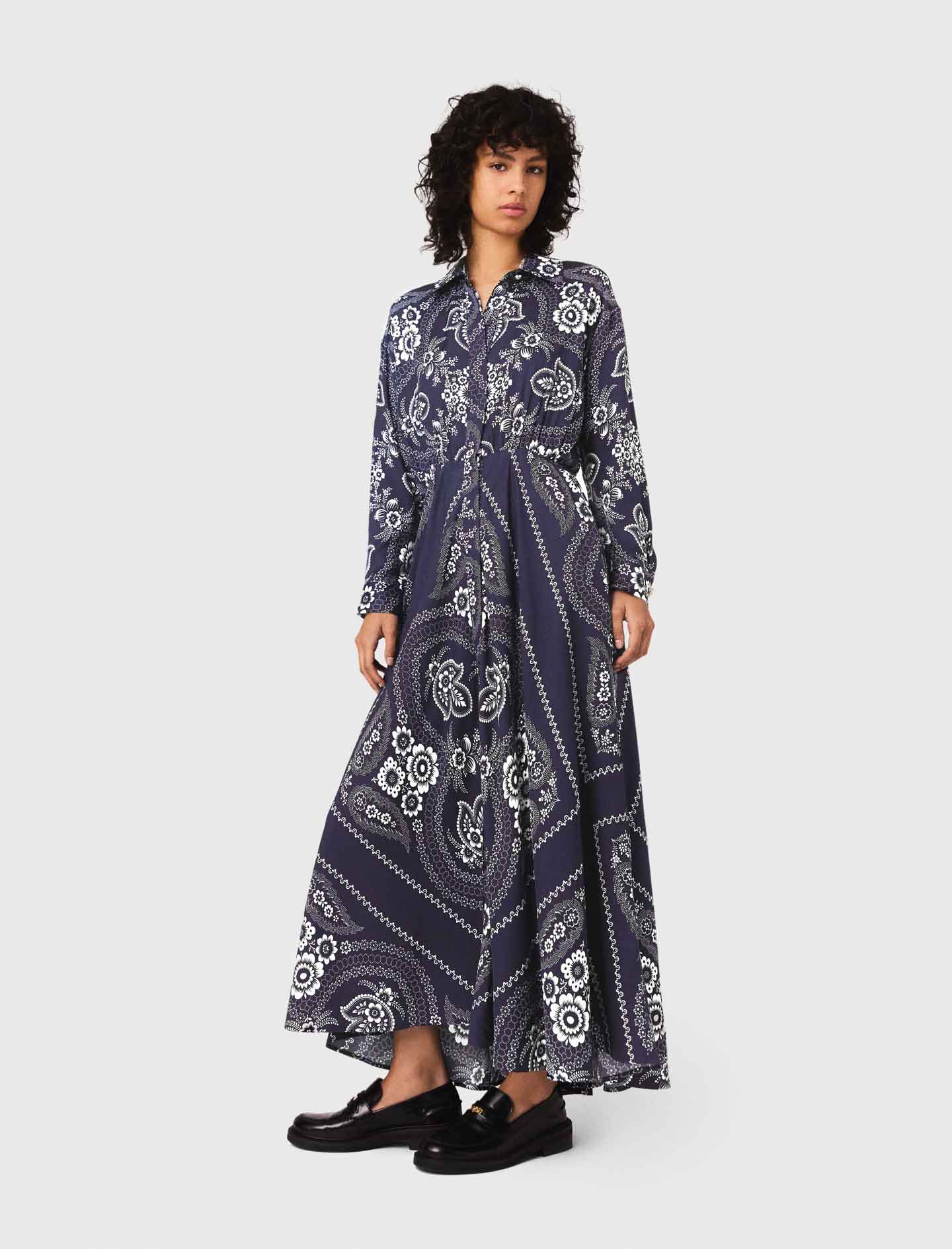 Woman's viscose Maxi bandana print dress for Fall/Winter, size Medium, in color Navy bandana print /
