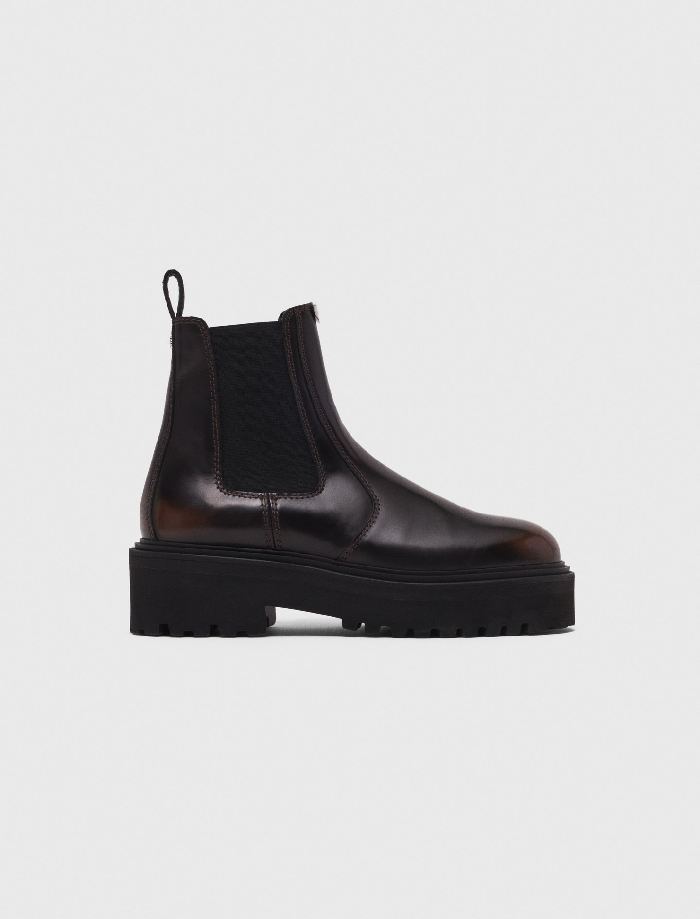Woman's leather Chelsea boots for Fall/Winter, size 6.5, in color Dark brown /