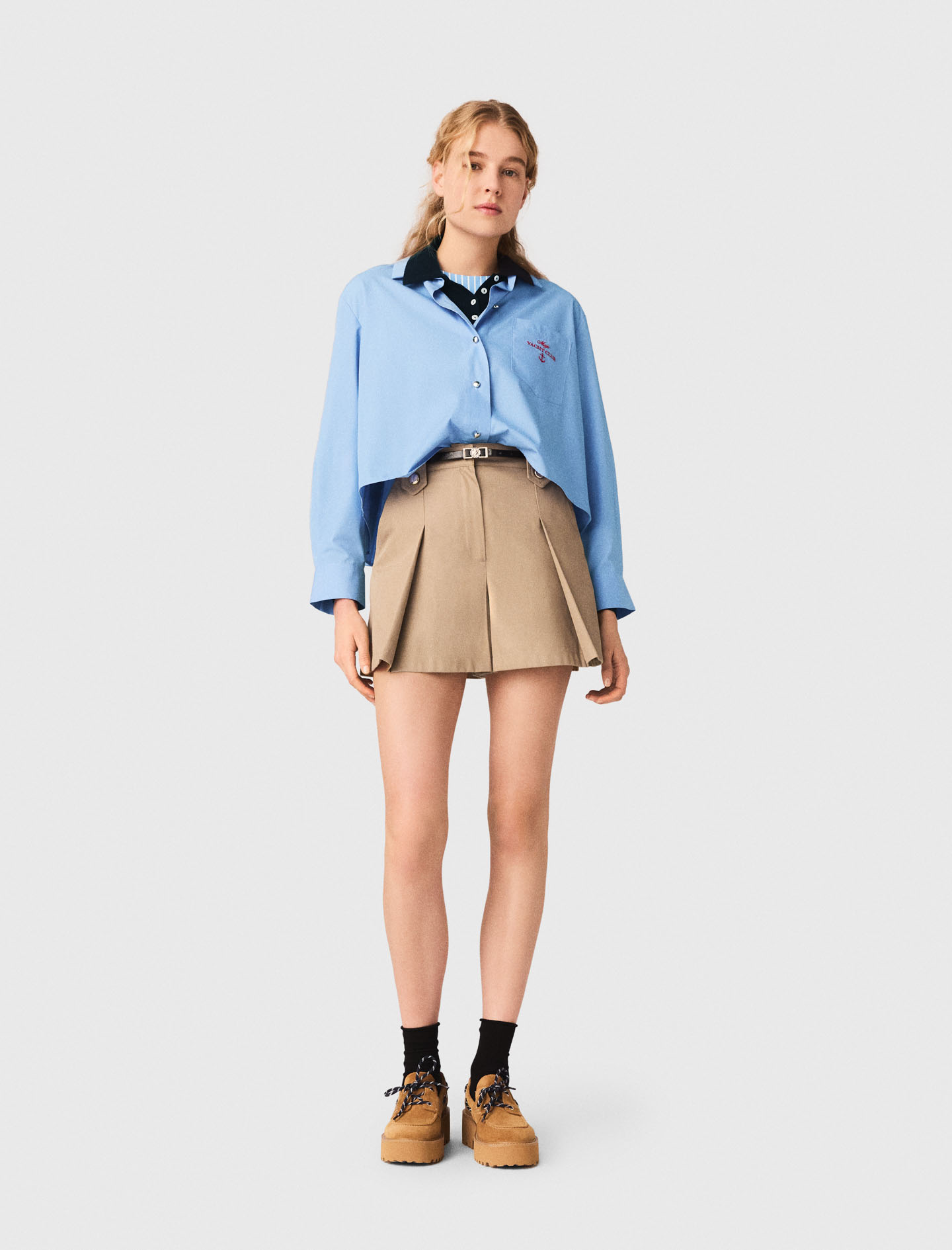 Woman's cotton Pleated cotton shorts for Spring/Summer, size Small, in color mastic beige /