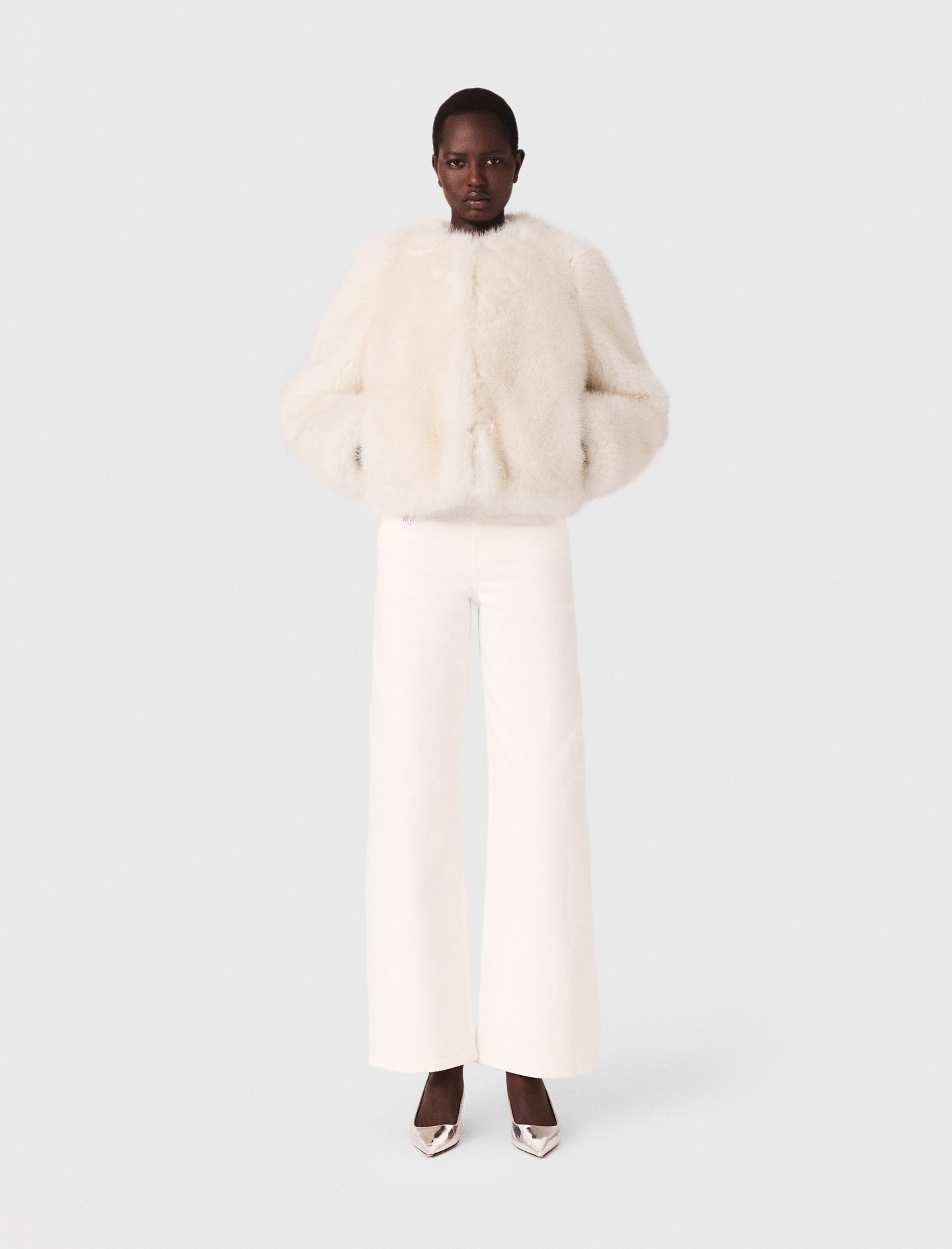 Woman's polyester Short faux fur jacket for Fall/Winter, size Small, in color Ivory /