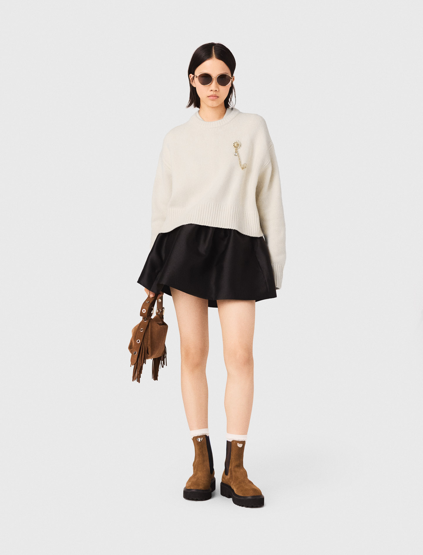 Woman's wool Sweater with floral brooch for Spring/Summer, size Medium, in color Ecru / Beige