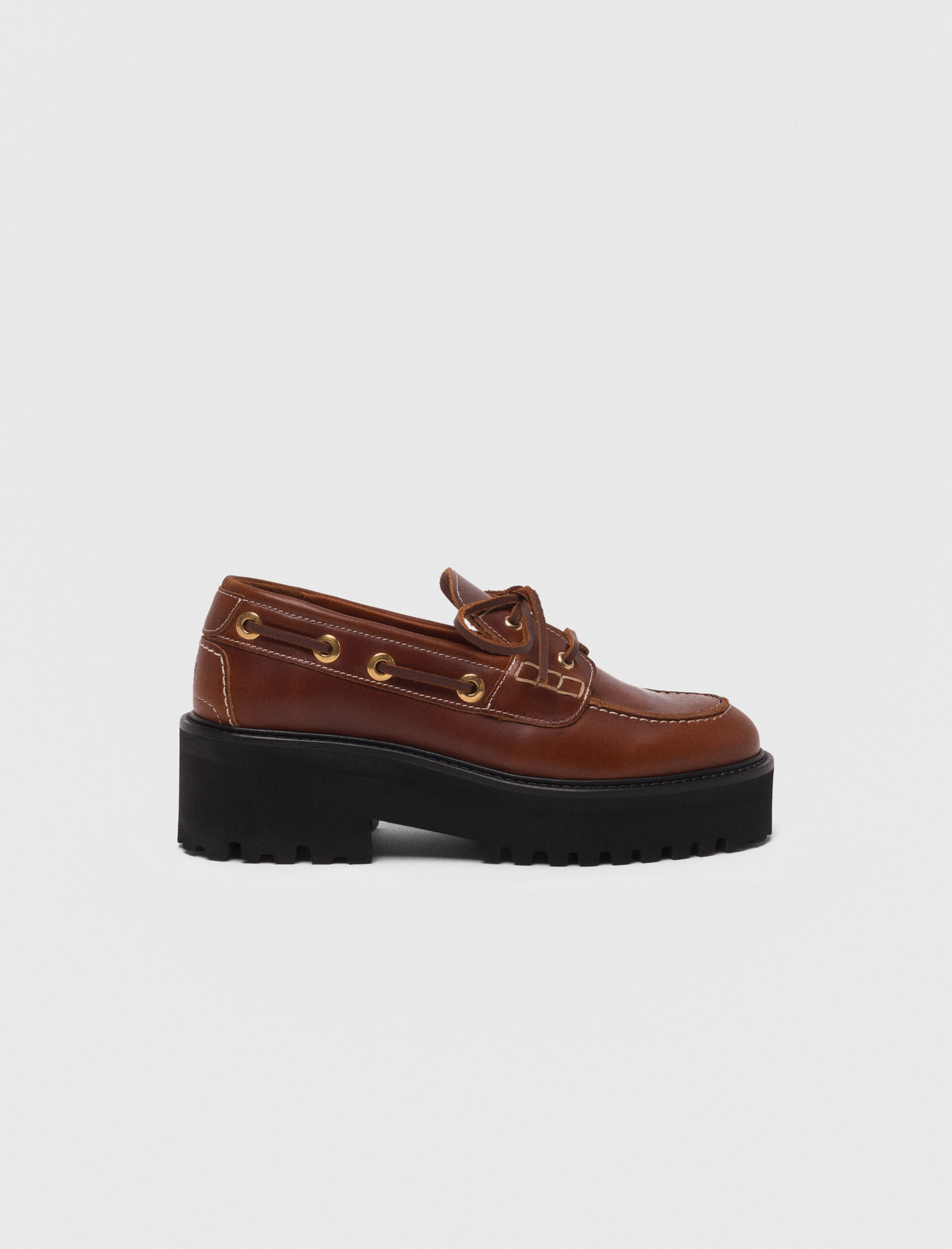 Woman's leather Boat shoes with chunky sole for Fall/Winter, size 8.5, in color Brown /