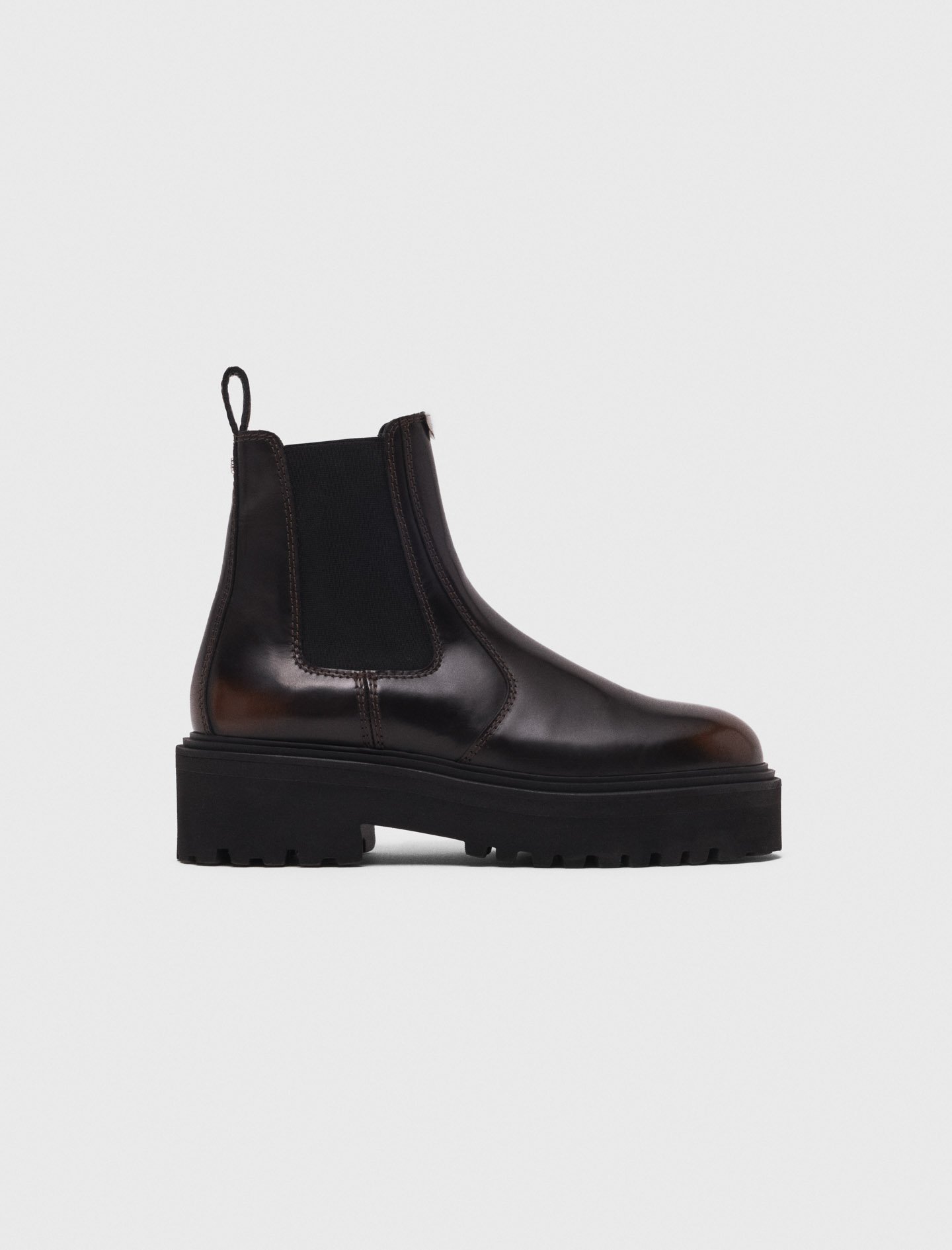 Woman's leather Chelsea boots for Fall/Winter, size 7.5, in color Dark brown / by Maje