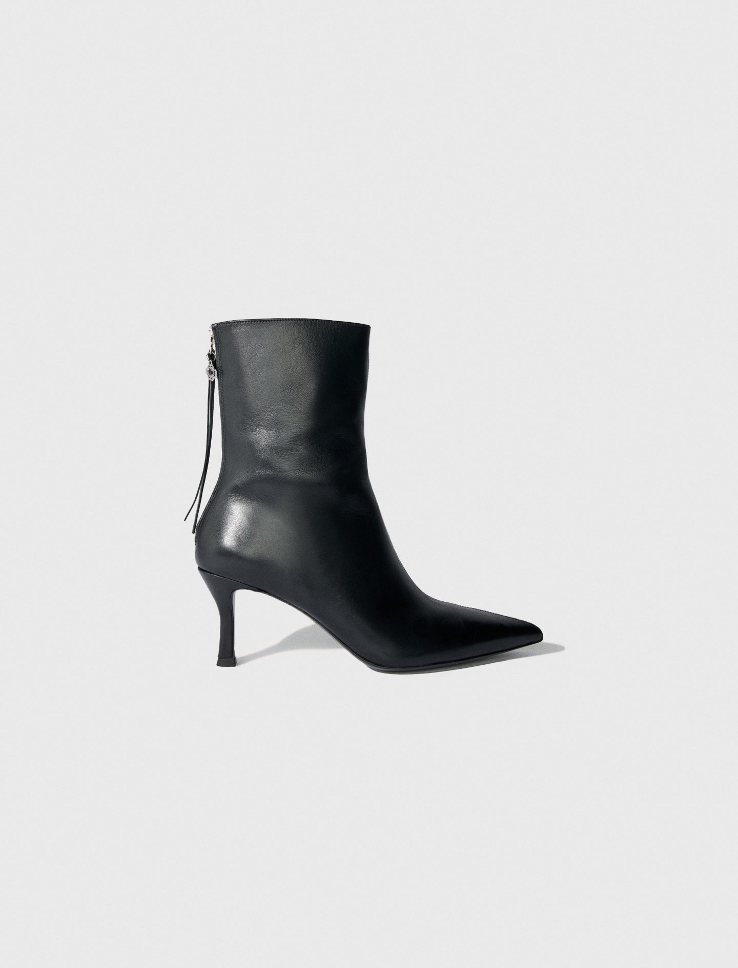 Woman's leather Leather ankle boots for Fall/Winter, size 9.5, in color Black /