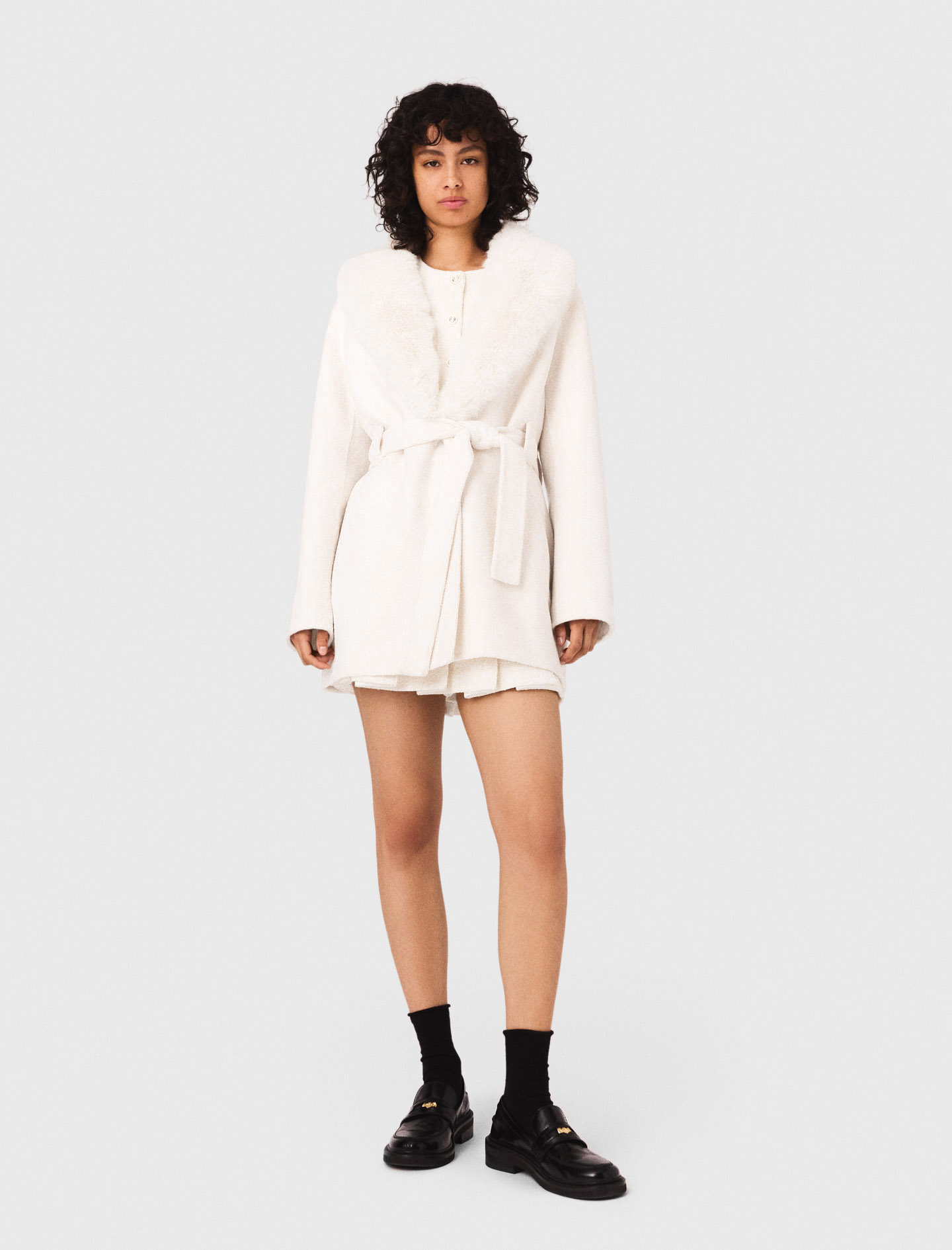 Woman's wool Belted short coat for Fall/Winter, size Medium, in color Ecru / Beige