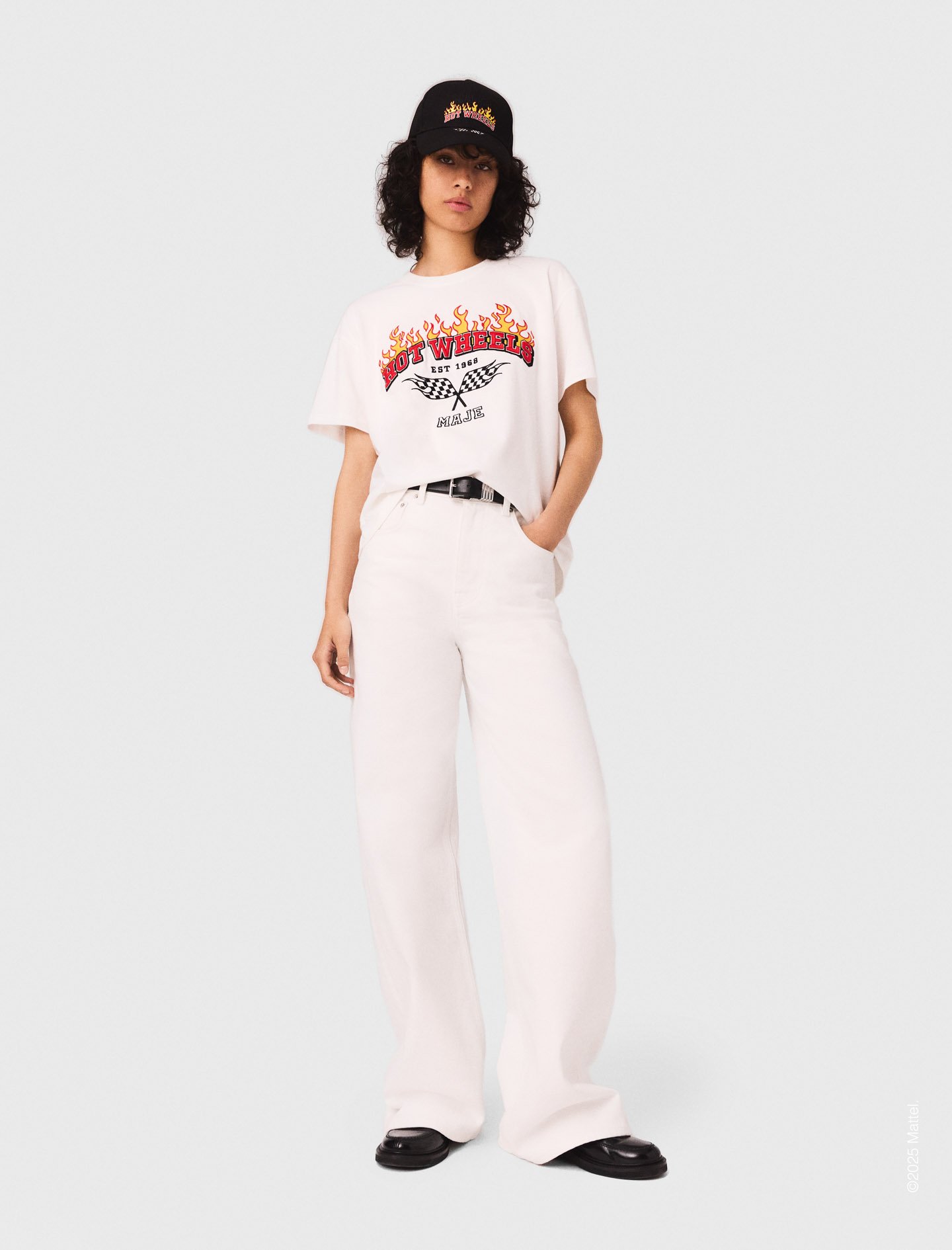 Woman's cotton Embroidered T-shirt for Fall/Winter, size Large, in color White /