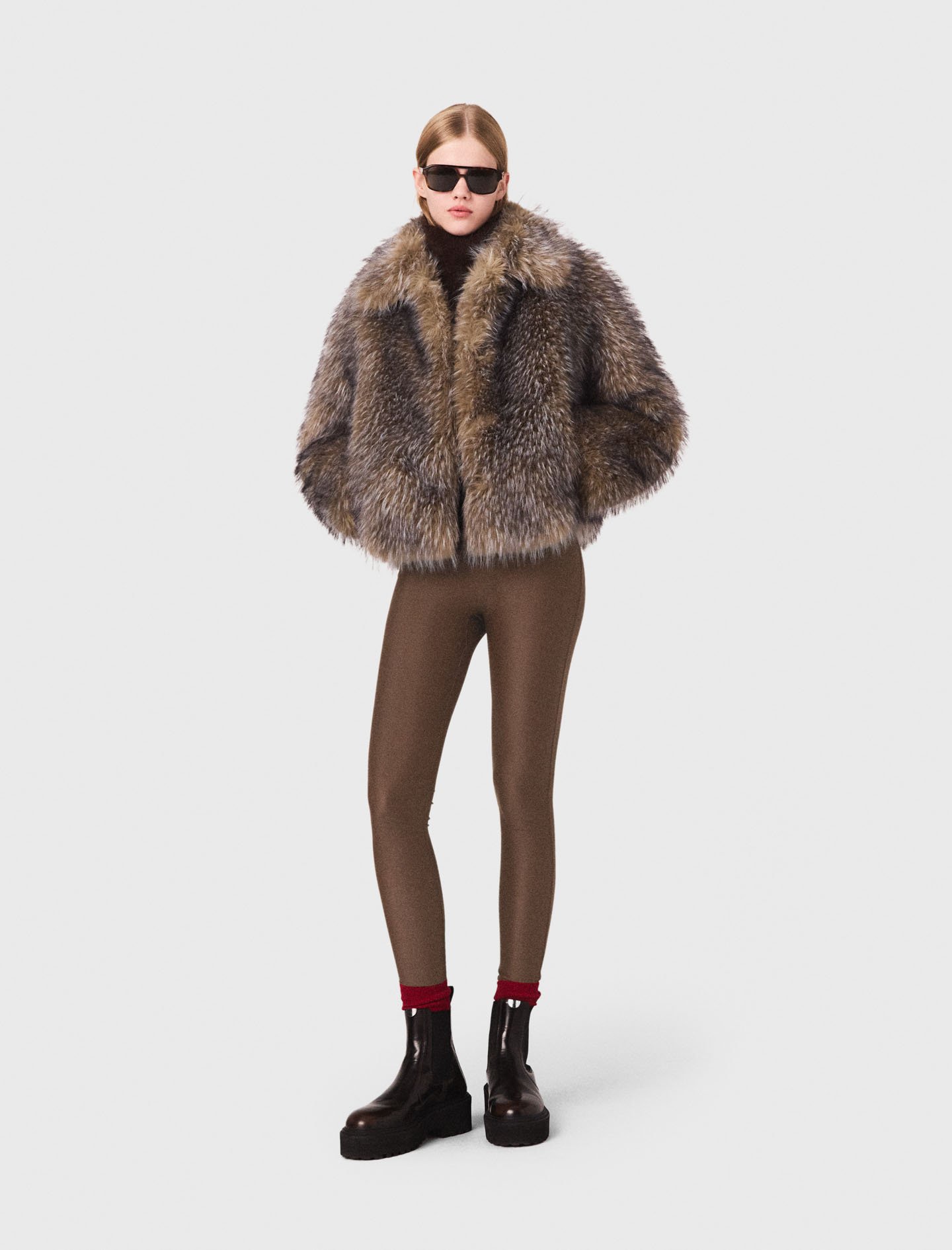 Woman's polyester Short faux fur coat for Fall/Winter, size Extra Extra Large, in color Brown/Grey /